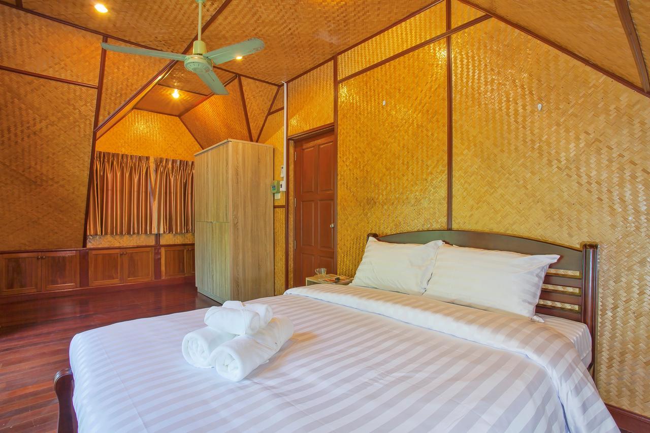 Traditional Thai Villa Nikkie In Tropical Nature, 4Br & Pool, Near Rawai Beach Nai Harn ภายนอก รูปภาพ